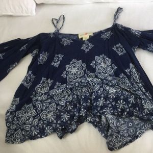 Cold shoulder top